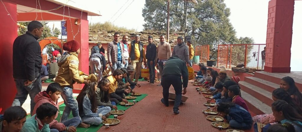 नये साल में भक्तिमय हुआ स्याही देवी मंदिर, भंडारा पाने पहुंचे हजारो श्रद्धालू