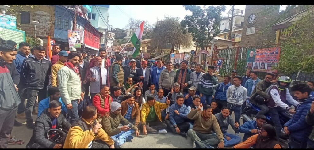 जूलूस, प्रदर्शन, जाम और पुतला दहन का अल्मोड़ा में मचा बवंडर… कांग्रेस, आप, यूकेडी संग संगठनों ने  बरपाया हंगामा