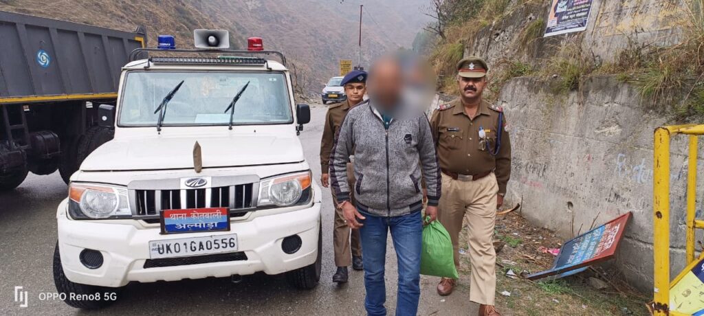 पुलिस ने इस अपराधी को किया जिले से बाहर…. हिस्ट्रीशीटर के अपराधों की संख्या आपको चौंका देगी…