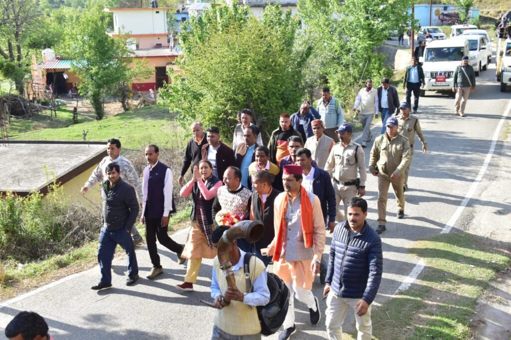 कैबिनेट मंत्री रेखा आर्या ने स्याही देवी मंडल में रोड शो कर जताया जनता का धन्यवाद