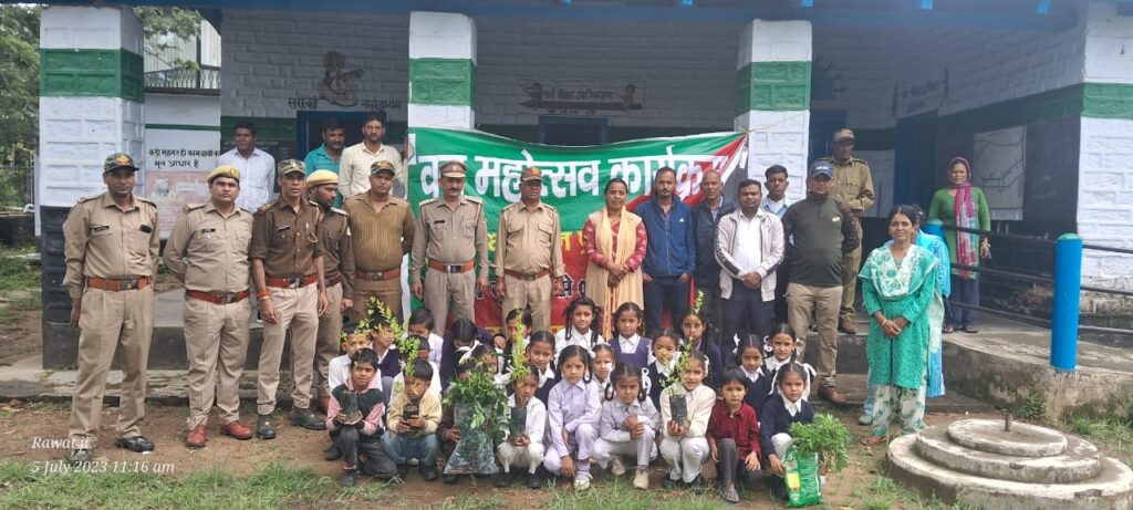 वन महोत्सव के अन्तर्गत भूमि संरक्षण वन प्रभाग रानीखेत गगास द्वारा लगाए गये विभिन्न प्रजाति के पेड